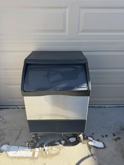 Scotsman Commercial Ice Machine – Works Great