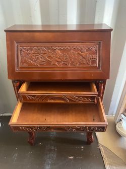 Entrance little desk