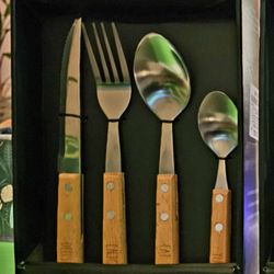 Rae Dunn 16 Piece Flatware Set's