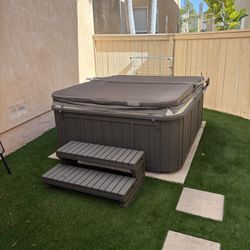 Sundance 3 Person Jacuzzi/Spa