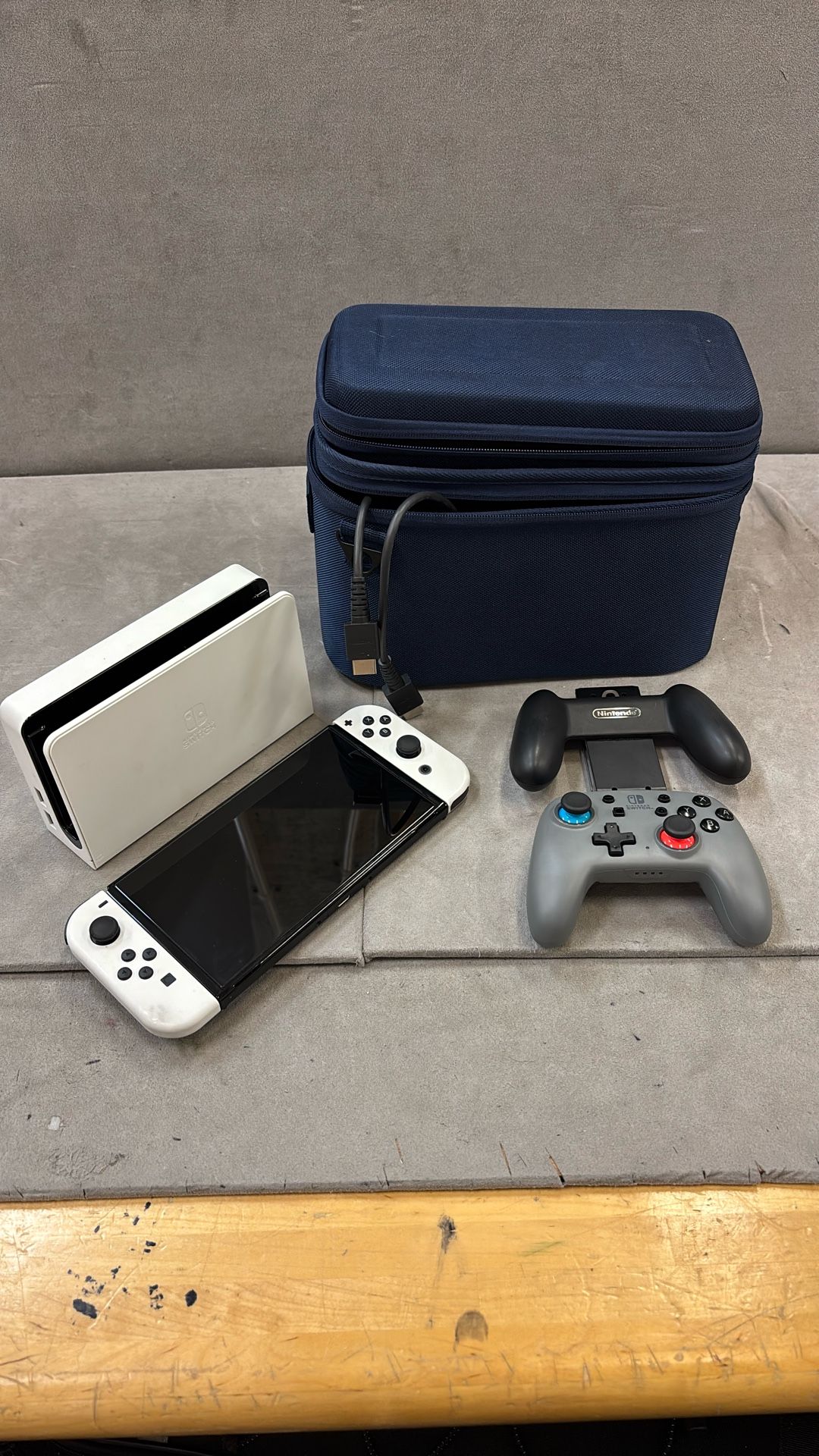 Nintendo Switch OLED W/ Case + Accessories 