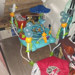 Adjustable Height Finding Nemo Jumper In Great Condition