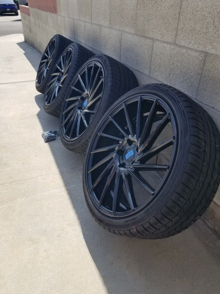 AZAD Black Spiral Wheels
Semi-New Tires
245/35/20