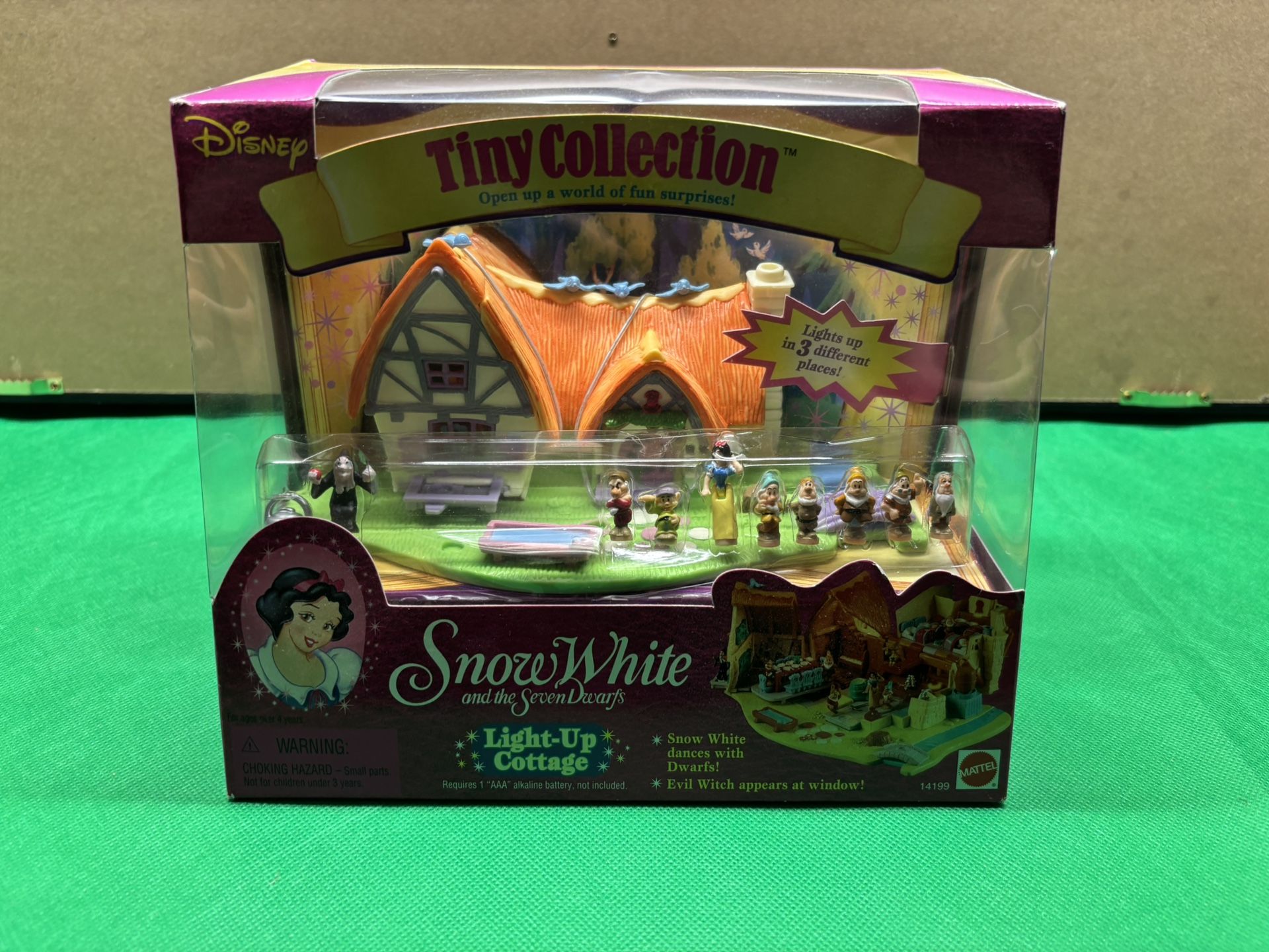 RARE Vintage Mattel SNOW WHITE & the Seven Dwarfs LIGHT-UP COTTAGE Polly Pocket