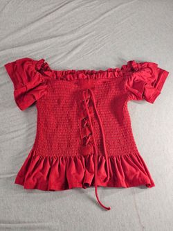 Perfect fire red short sleeve blouse Perfect for the summer