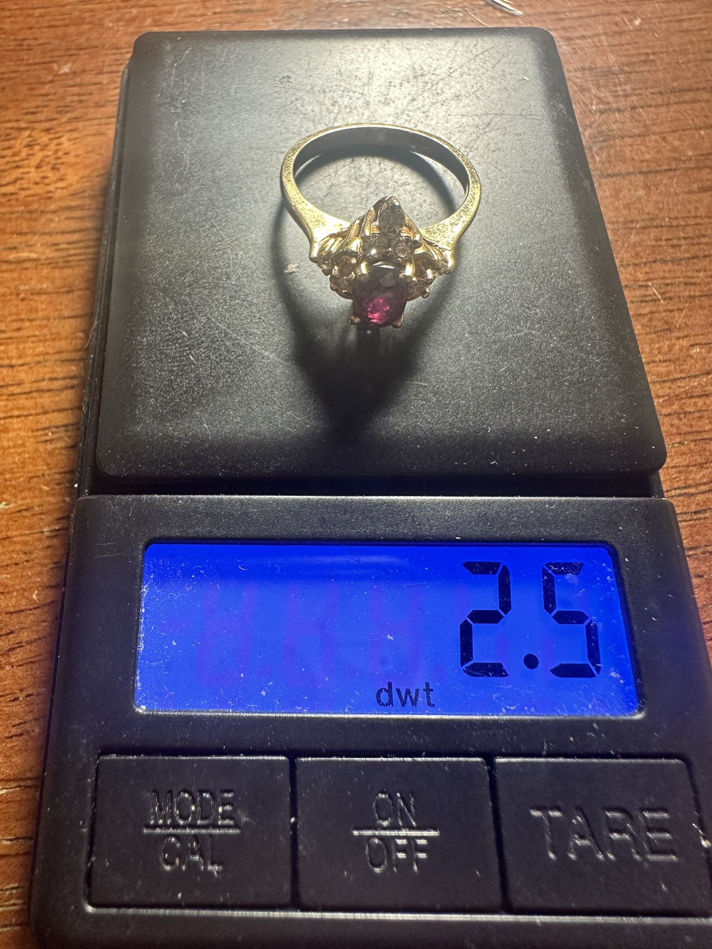 Vintage Ring Rubie Stone With Little Diamonds 18 Kt Gold 2.5Grams 