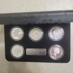 1989 Australia Masterpieces In Silver 5 Coin Set. Comes With Original Box And COA 