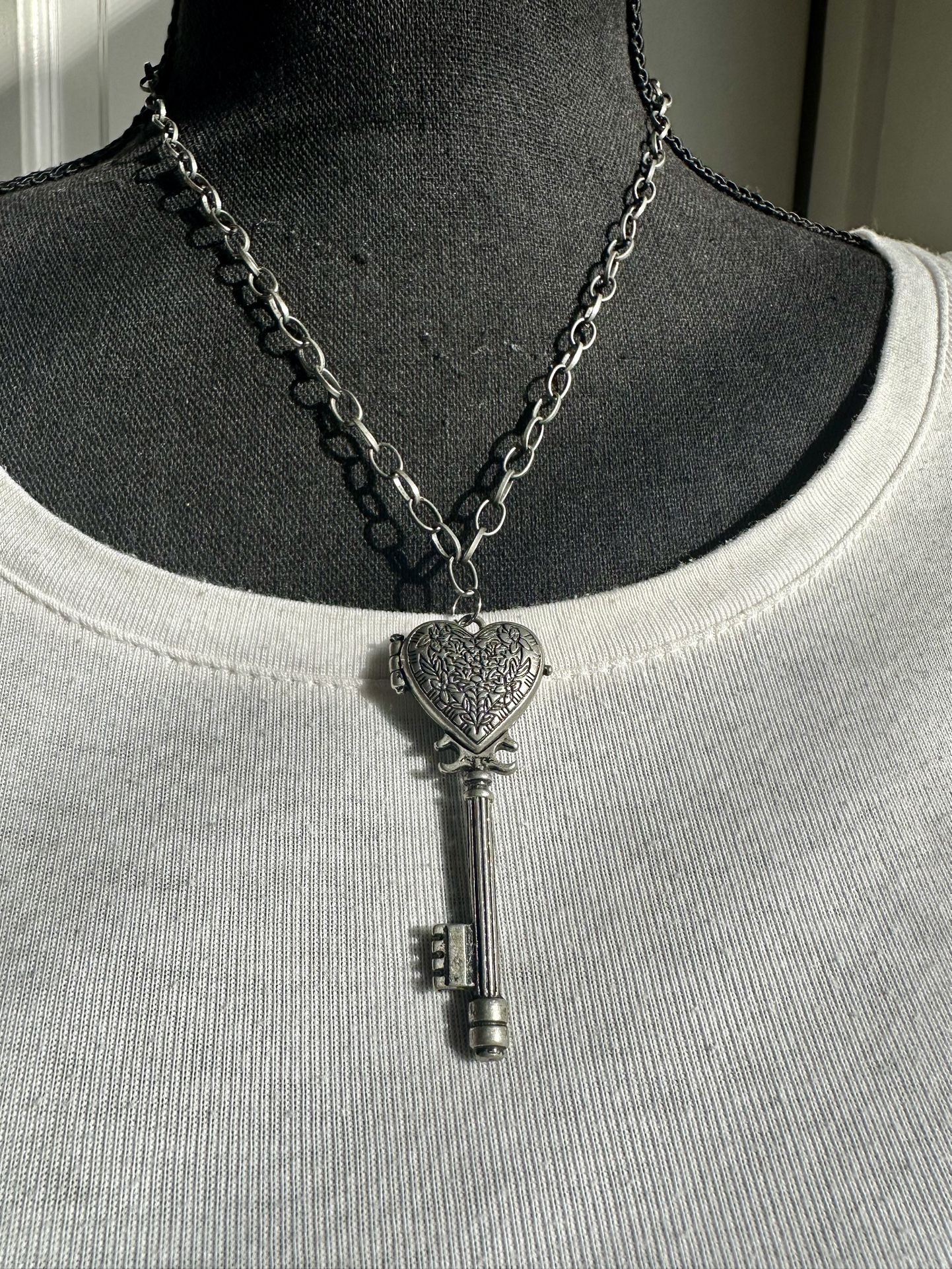 Silver heart key necklace