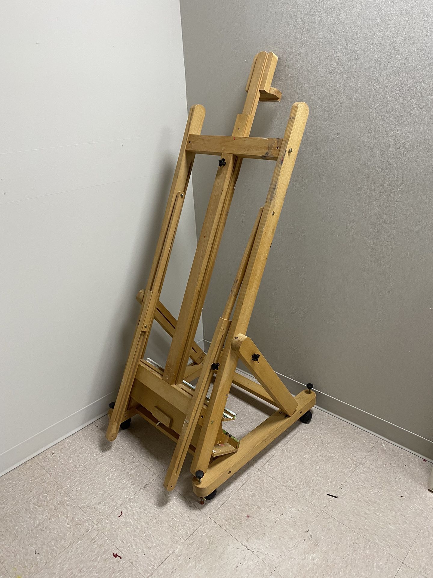 Large easel