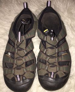 Men's size 13 KEEN water sandals excellent condition