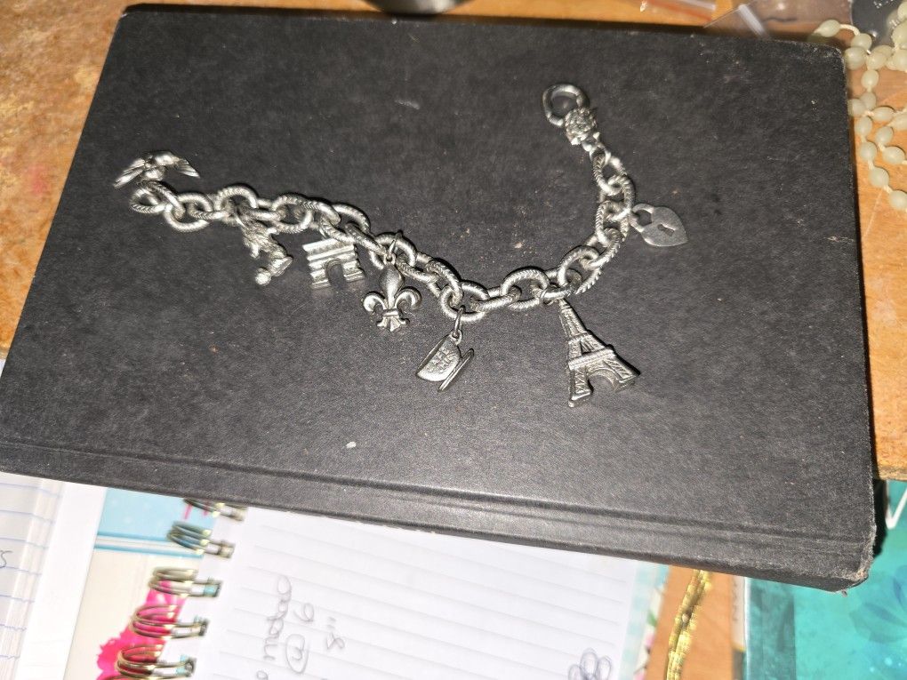 Pretty Vintage 8 Inch Metal Charm Bracelet With 6 Charms
