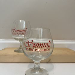 Vintage Poconos Glassware (set of 2)