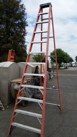 Must Sell Price Werner 12ft Free Standing 300lbs