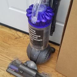 New Cond DYSON ANIMAL VACUUM WORKS EXCELLENT   , ATTACHMENT. , AMAZING POWER SUCES  , IN THE BOX 