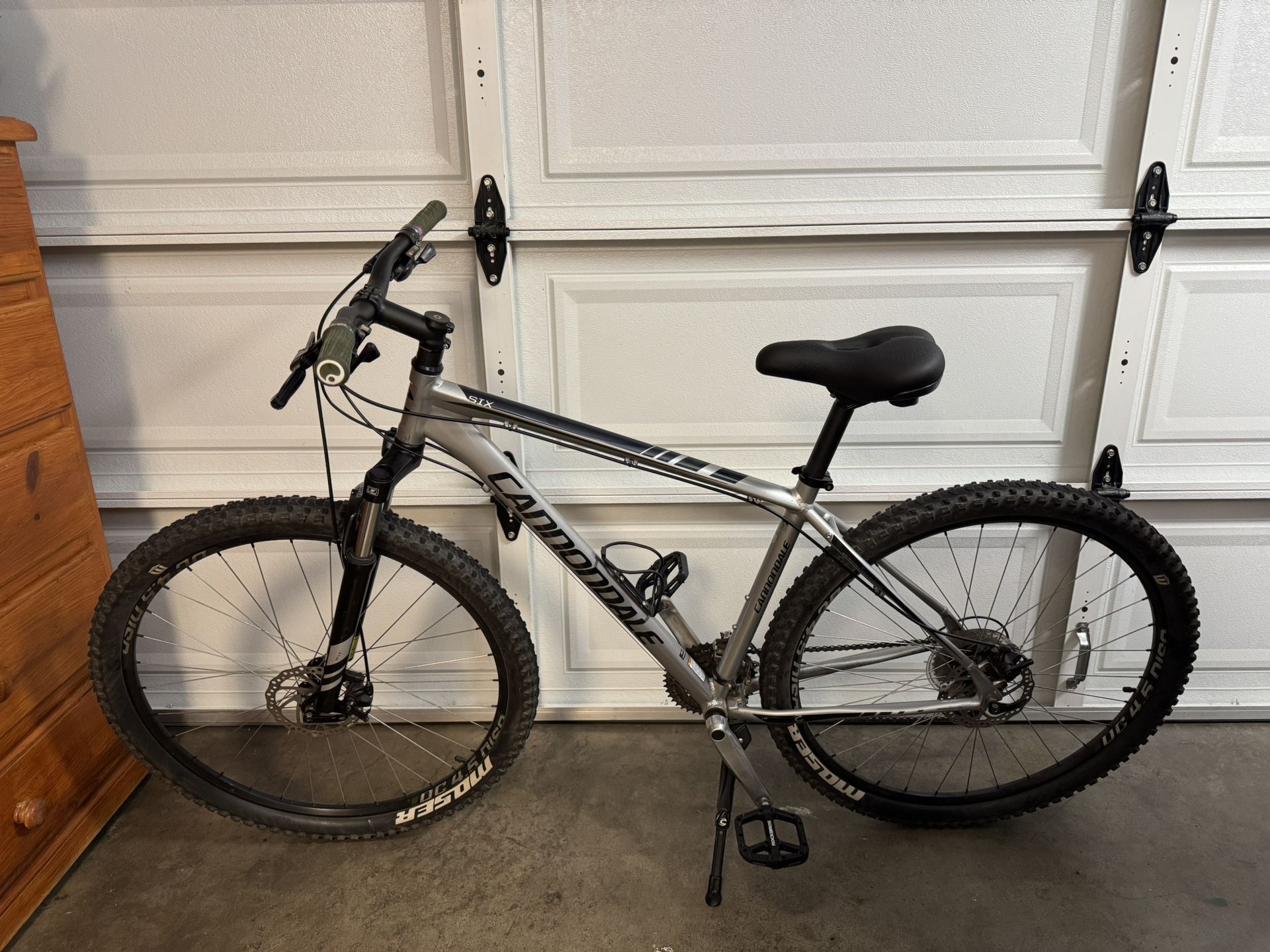 Cannondale Trail 7 29er Mountain Bike – Shimano Altus, Upgraded Grips/Saddle