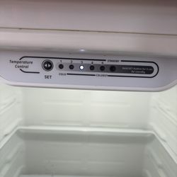 Vissani Refrigerator 