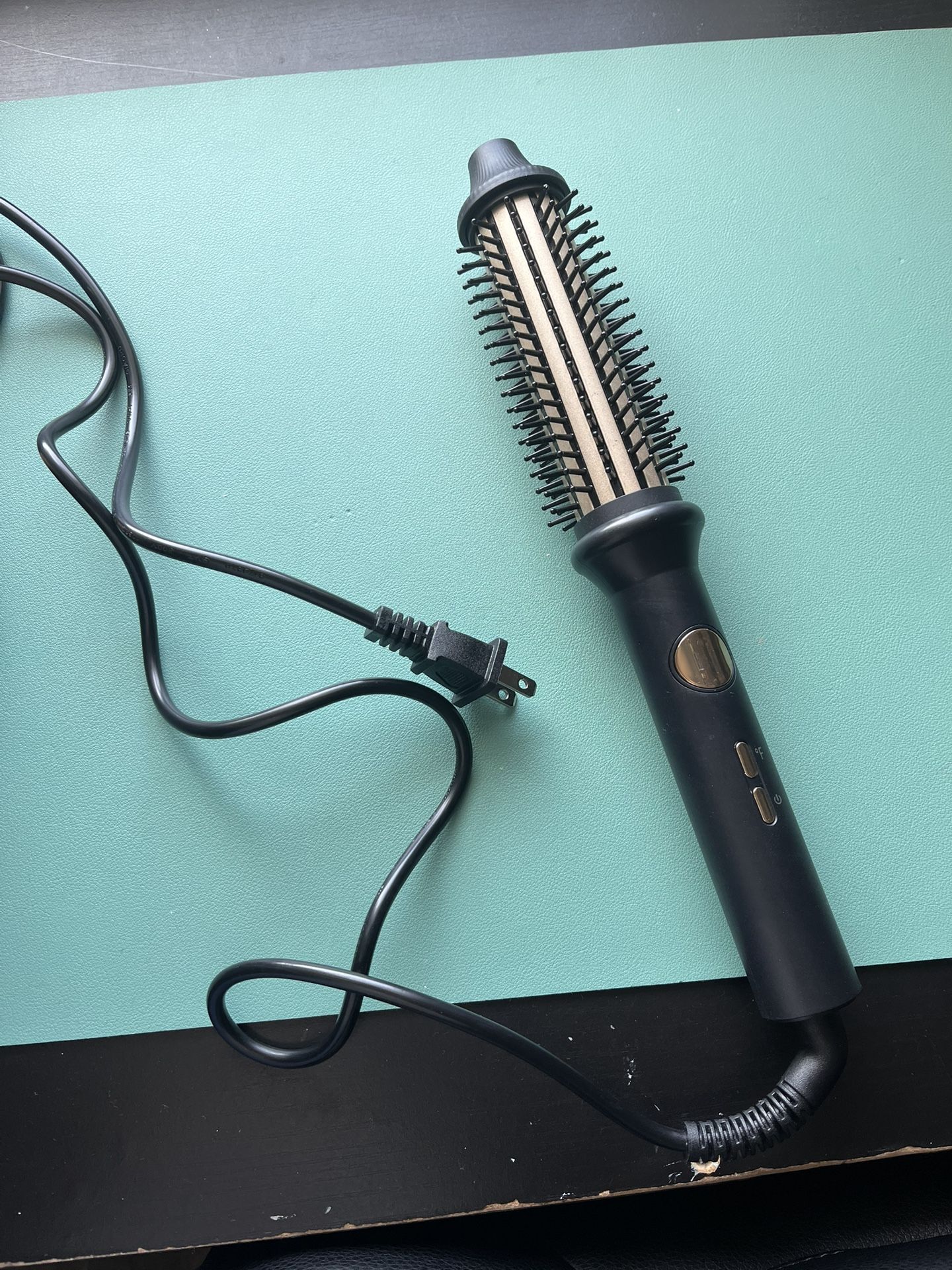 Heated round brush