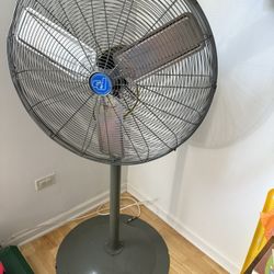 Powerful Industrial Floor Fan – Great Condition! 