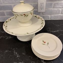 Target Home Brand Mistletoe party kitchen glassware Christmas Holiday Plates Set - Simi