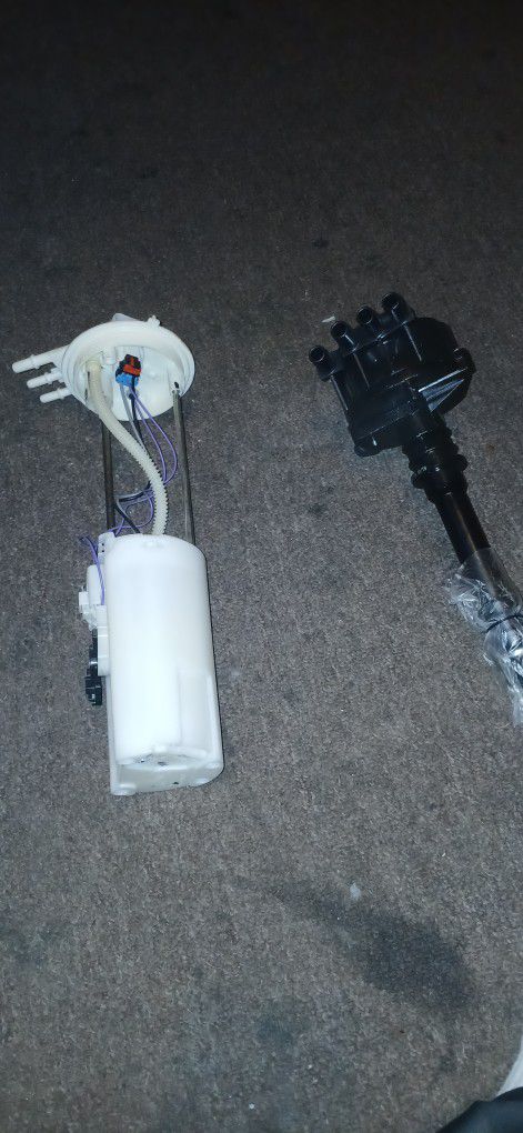 1998 GMC Or Chevy Astro   Distributor And Fuel Pump