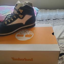 TIMBERLAND HIKING BOOTS]