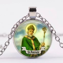St Patrick Glass Cabochon Necklace 