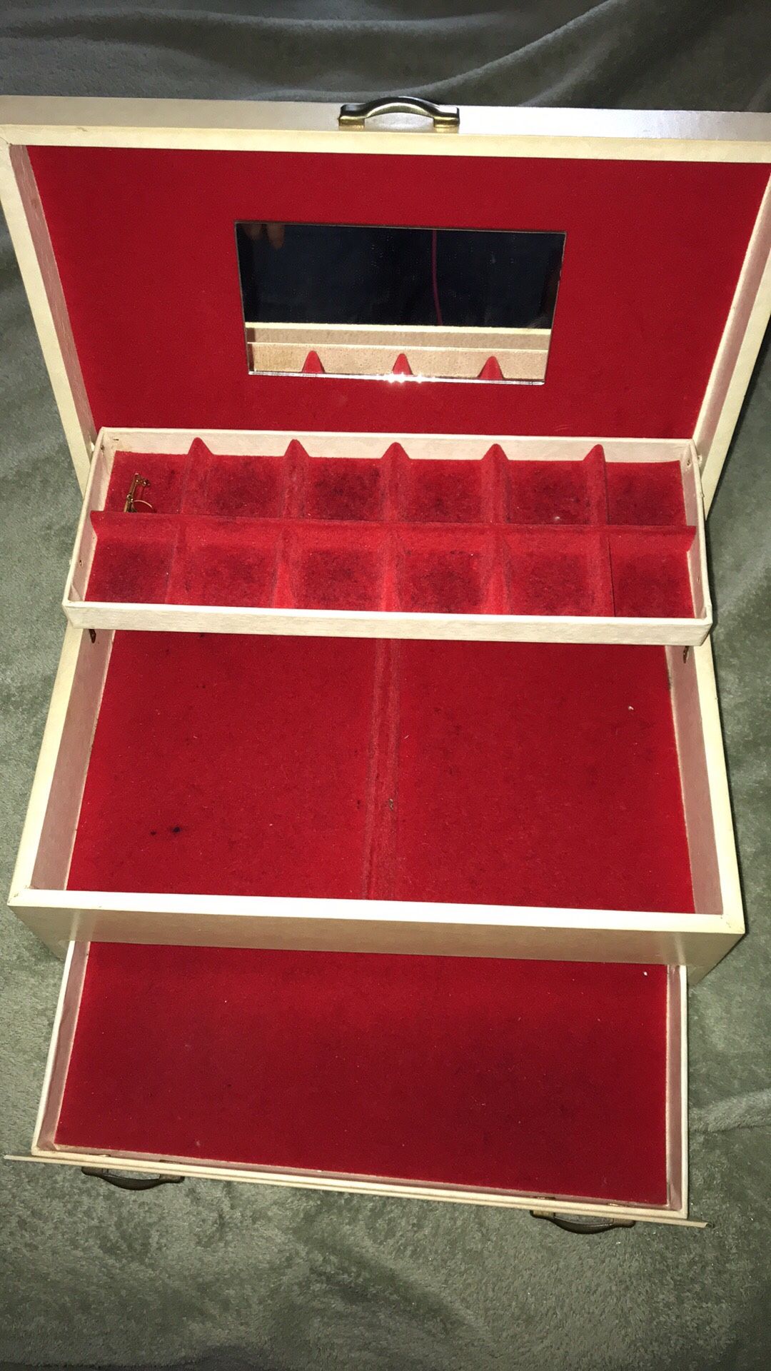 Jewelry box