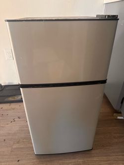 Mini fridge