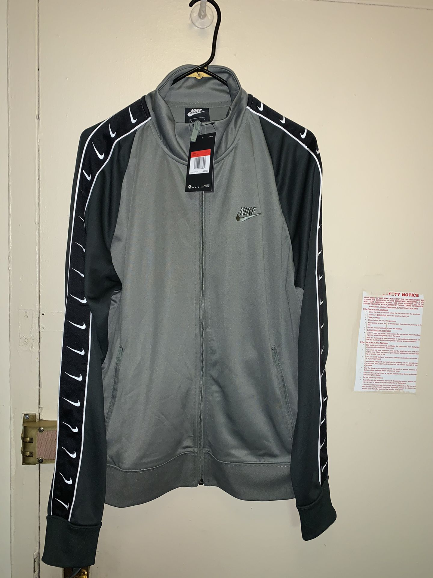 Brand new men’s Nike jacket size large .Price is firm