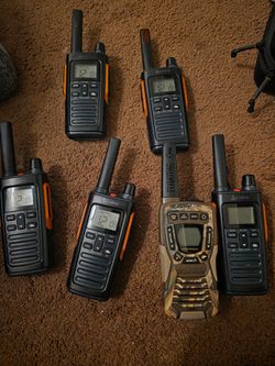 Set of walkie talkies