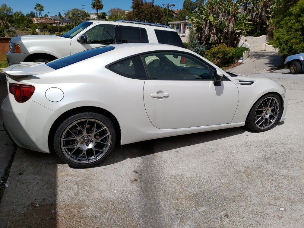 Enkei raijin 18x8 on falken tires