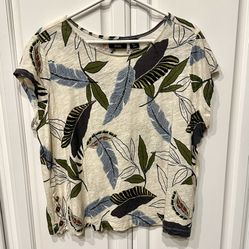 🌿 Pretty cream blouse shirt with big green blue & black leaf print