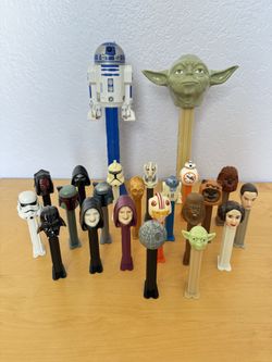 Star Wars Pez lot of 21 plus 12” Yoda and R2 Pez w/sound