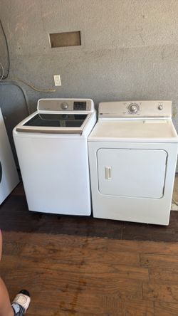 Samsung Washer and electric dryer they both work really good 👍 todo jala bien