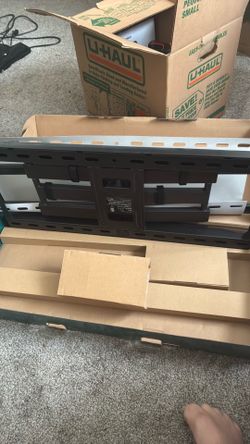 Hang onn Extra Wide Full Motion TV Wall Mount
