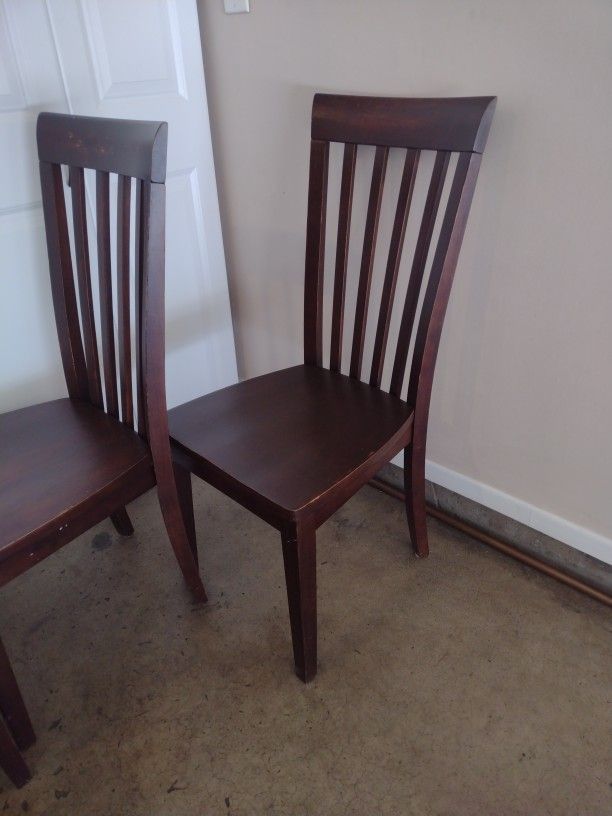4 Wooden Chairs