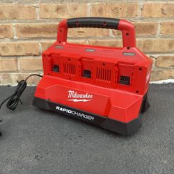 New Milwaukee M18 6-Port Packout Rapid Charger 
