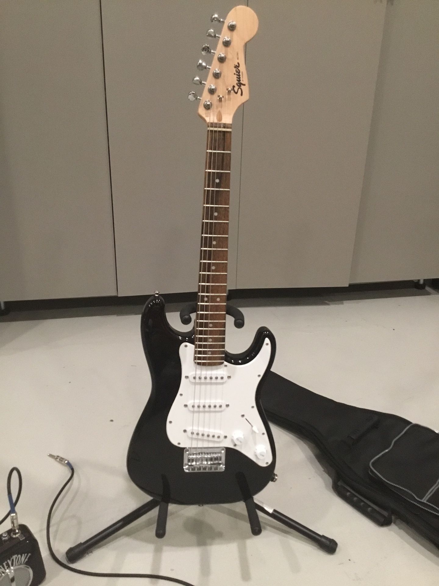 Squier Mini by Fender (kid size)