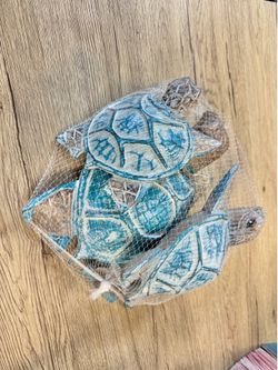 New handcrafted carved set of 3 turtles