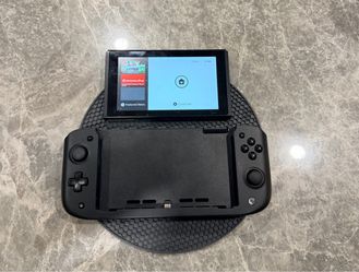 Nintendo switch tablet with Crkd game pad