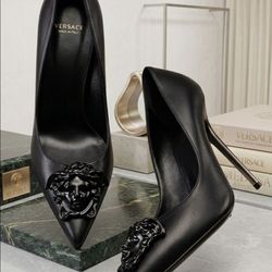 Versace Medusa Insignia Black Leather Pumps Size EUR 38, US 7.5
