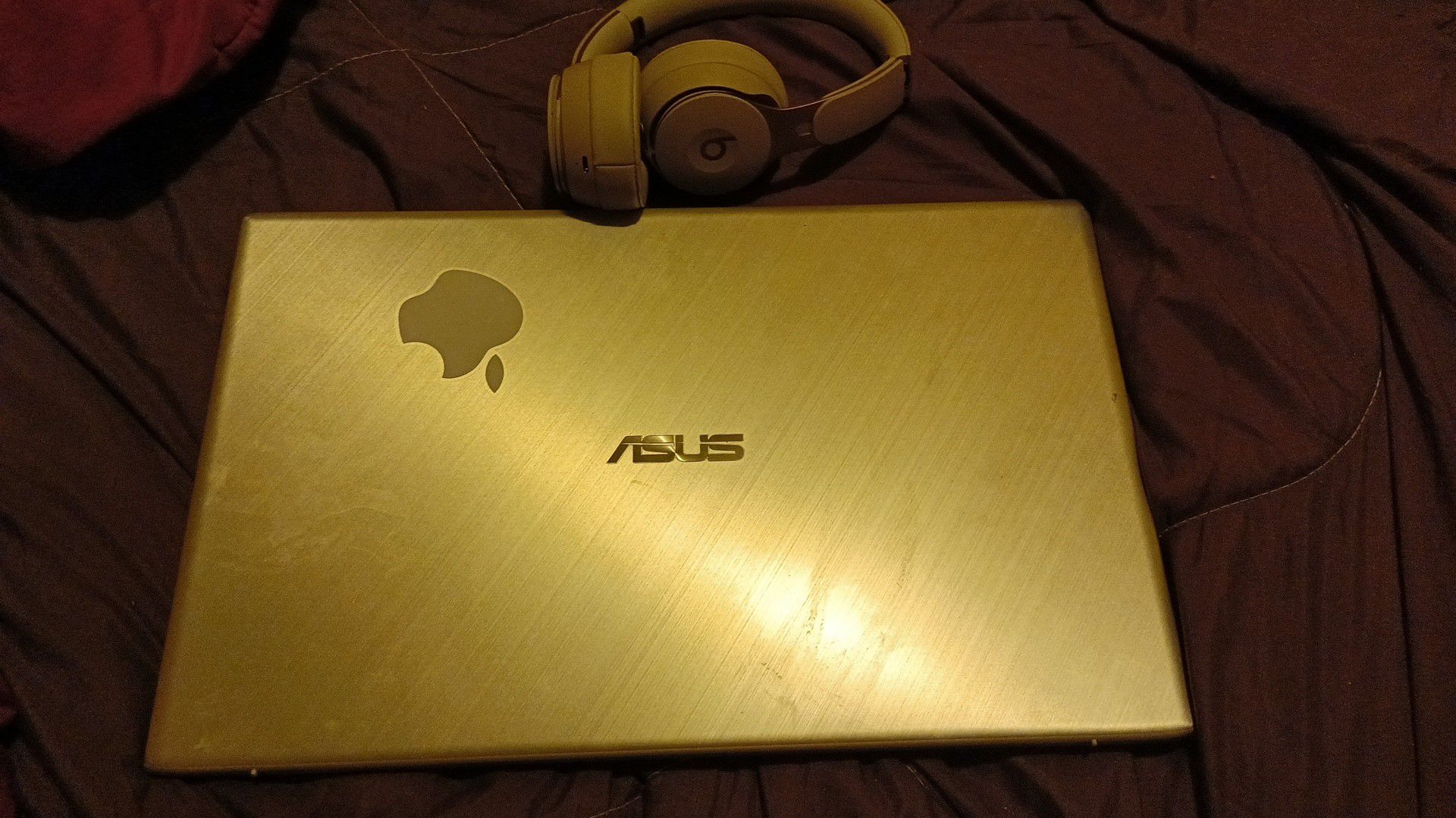 2020 asus 17 inch gaming laptop windows and beats Bluetooth headphones