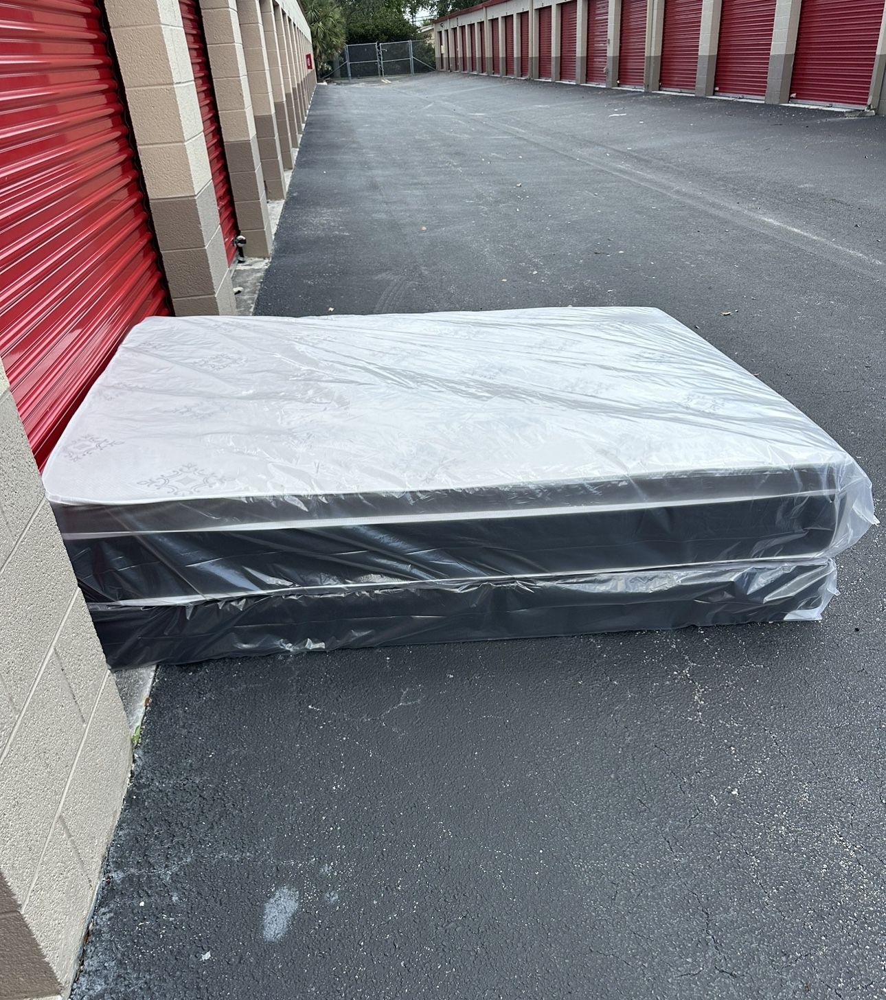 NEW Mattress Queen Size Pillowtop With Box Spring // Offer 🚚