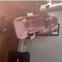 Pink Gaming Chair – Comfortable & Adjustable – Good Condition