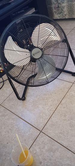 FLOOR FAN