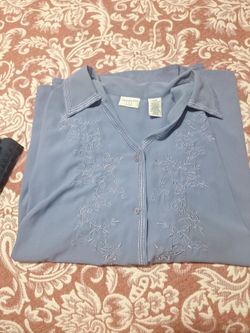 Size 18w dressy womens blouse. Brand Is Covington women. 5 dollars