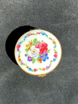 Limoges G Labesse Porcelain Pill Box, White Floral, Gold Trim