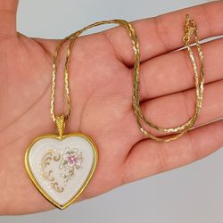 Vintage porcelain heart shaped motif pendant Pikard Danbury Mint necklace Monet Gold Tone