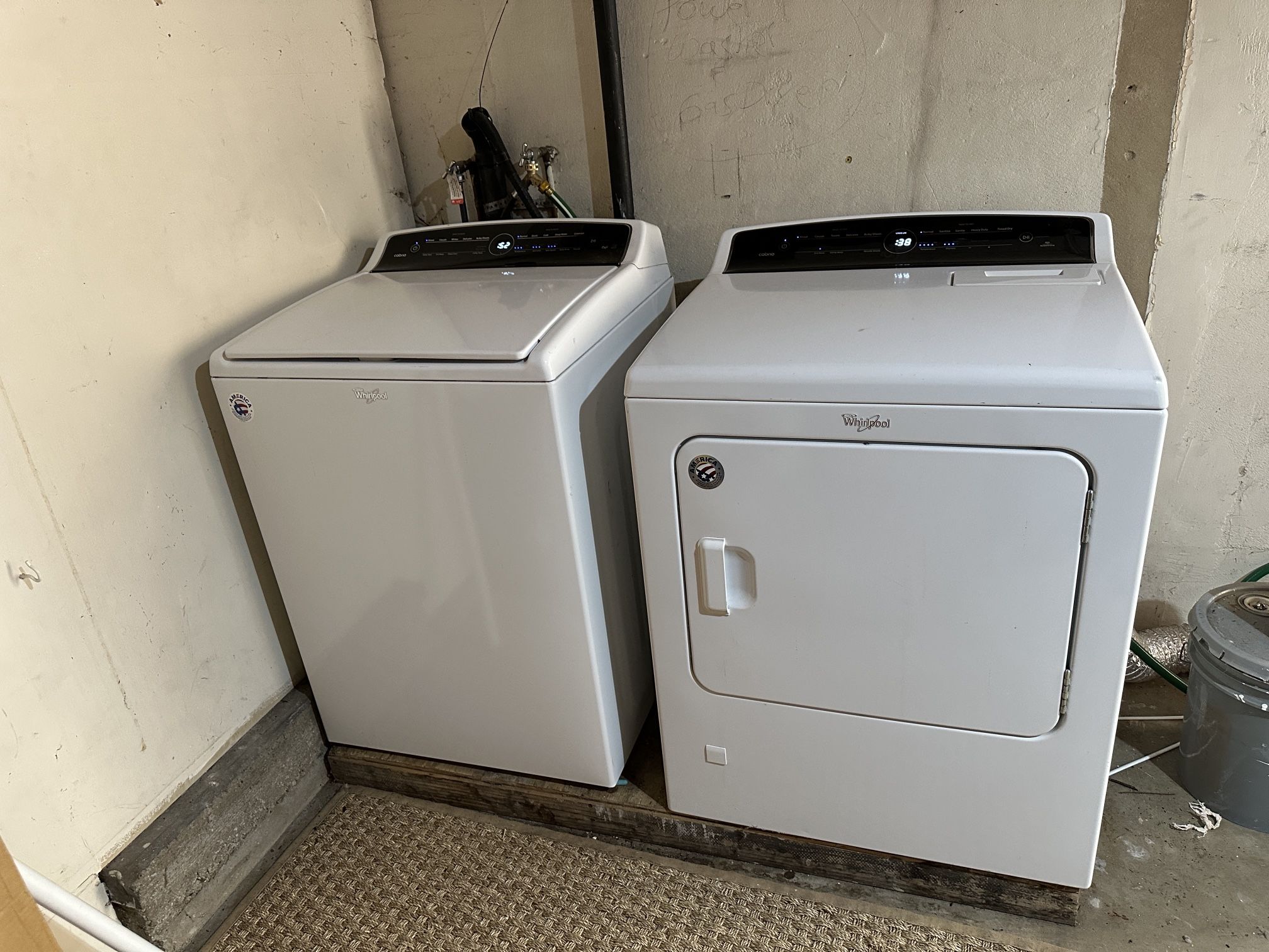 WHIRLPOOL WASHER AND GAS DRYER SET
