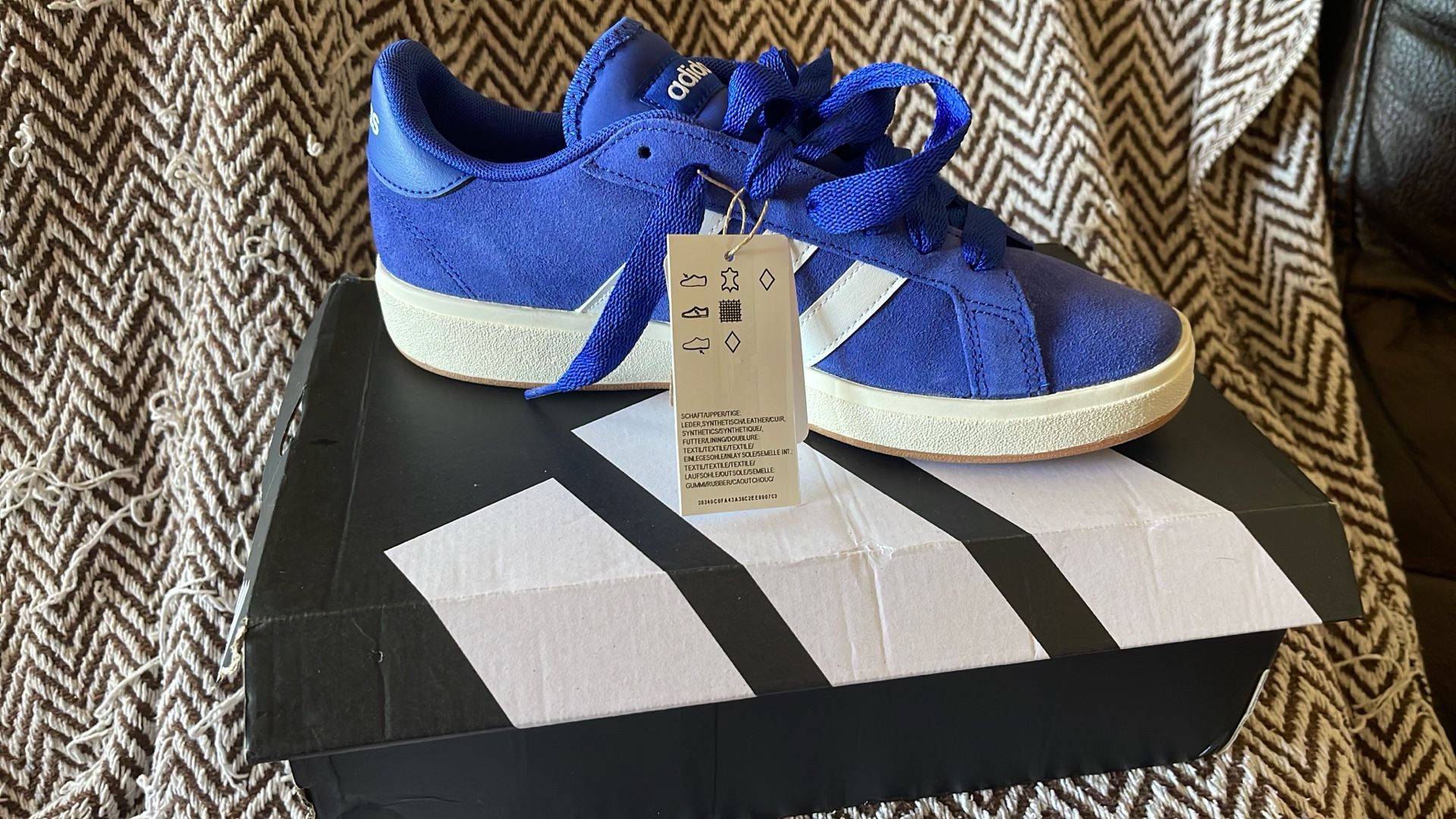 Adidas 9 Men 10 Women Brand New